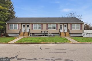 20 E GAY ST, Red Lion, PA 17356