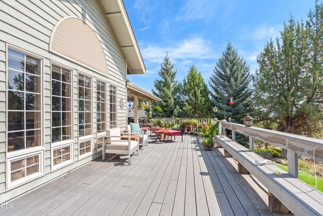 2340 Condor Drive, Redmond, OR 97756