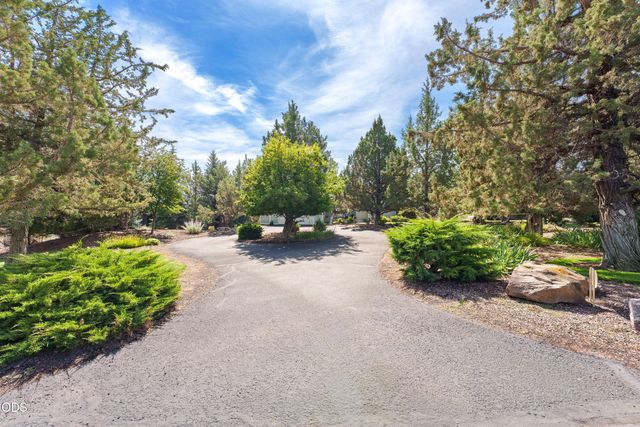 2340 Condor Drive, Redmond, OR 97756