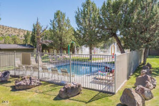 2340 Condor Drive, Redmond, OR 97756