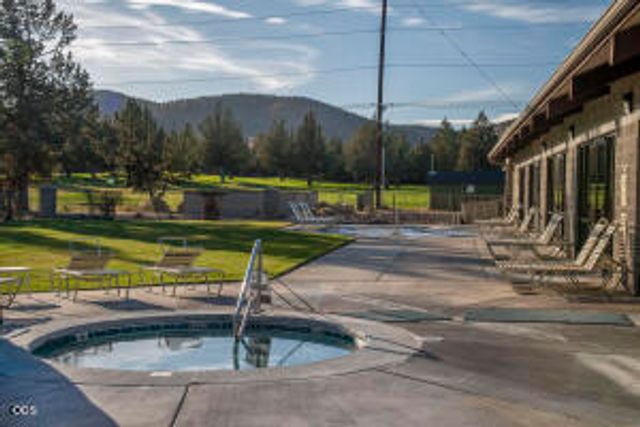 2340 Condor Drive, Redmond, OR 97756