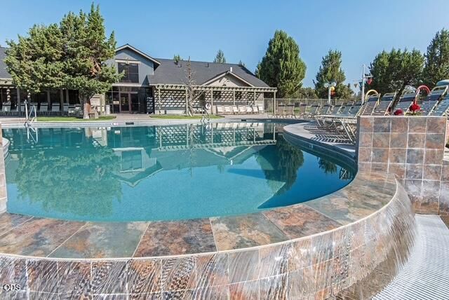2340 Condor Drive, Redmond, OR 97756
