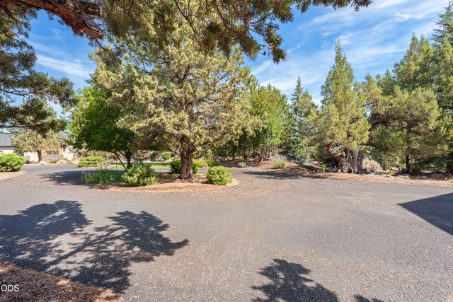 2340 Condor Drive, Redmond, OR 97756