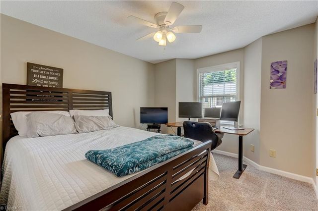 6700 W Friendly Avenue 2J, Greensboro, NC 27410