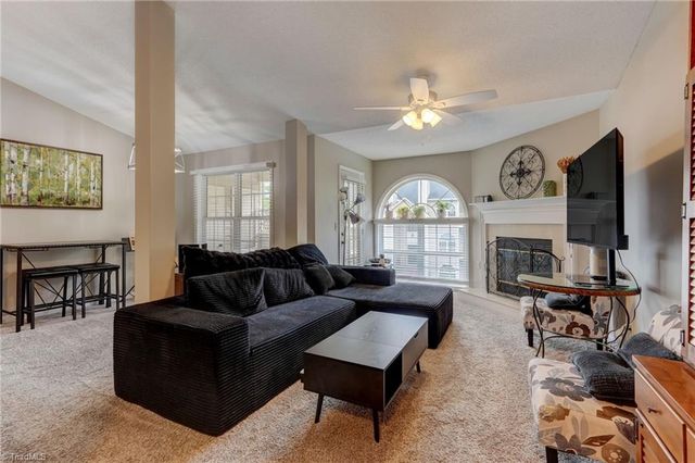 6700 W Friendly Avenue 2J, Greensboro, NC 27410
