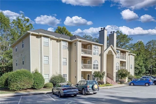 6700 W Friendly Avenue 2J, Greensboro, NC 27410