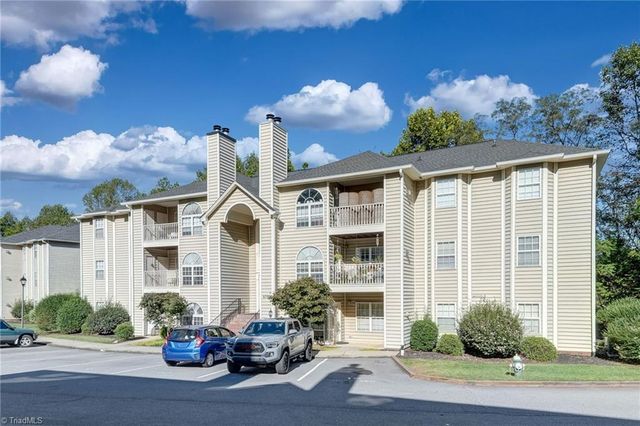 6700 W Friendly Avenue 2J, Greensboro, NC 27410
