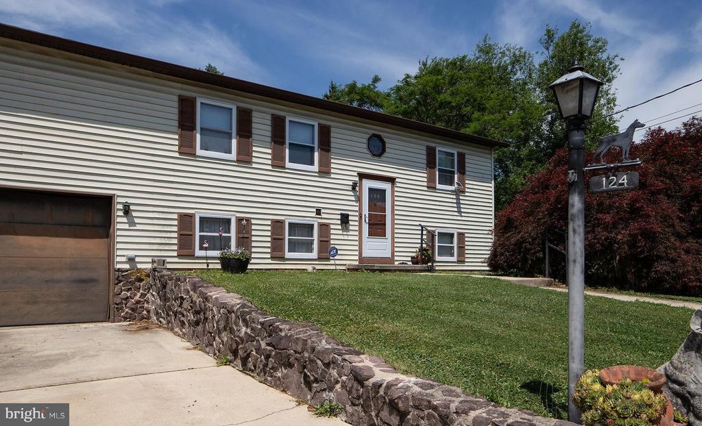 124 EVERGREEN ST, Hummelstown, PA 17036