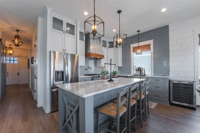 1534 Windsong Way, Tiki Island, TX 77554