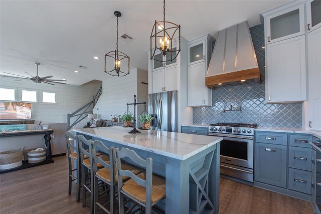 1534 Windsong Way, Tiki Island, TX 77554