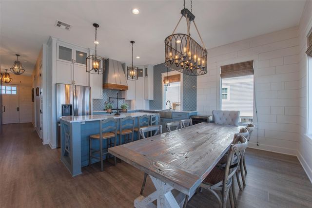 1534 Windsong Way, Tiki Island, TX 77554