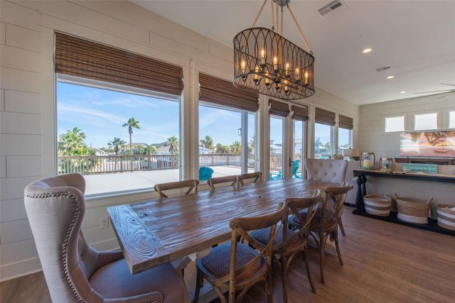 1534 Windsong Way, Tiki Island, TX 77554