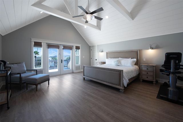 1534 Windsong Way, Tiki Island, TX 77554