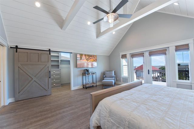 1534 Windsong Way, Tiki Island, TX 77554