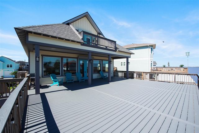 1534 Windsong Way, Tiki Island, TX 77554