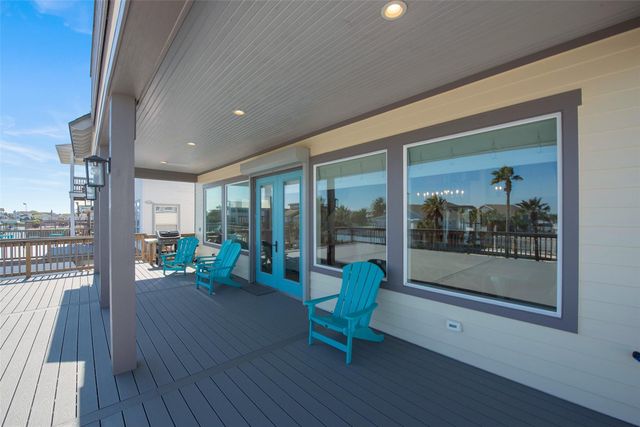 1534 Windsong Way, Tiki Island, TX 77554