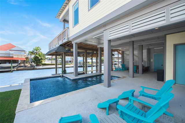 1534 Windsong Way, Tiki Island, TX 77554