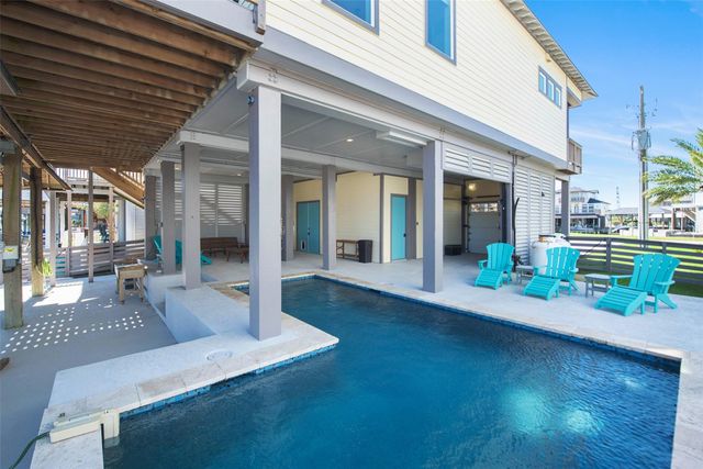 1534 Windsong Way, Tiki Island, TX 77554