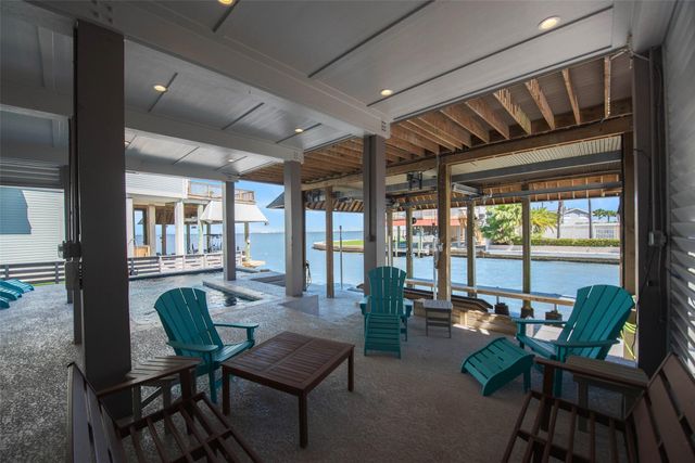 1534 Windsong Way, Tiki Island, TX 77554