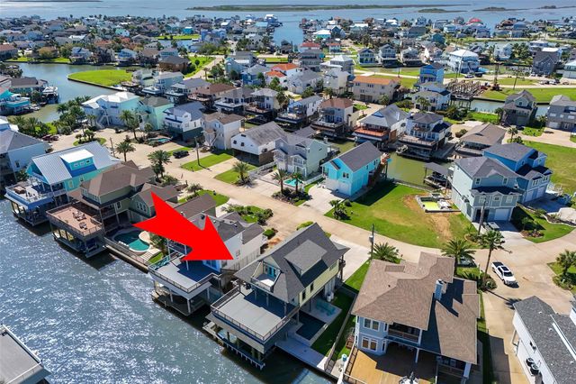 1534 Windsong Way, Tiki Island, TX 77554