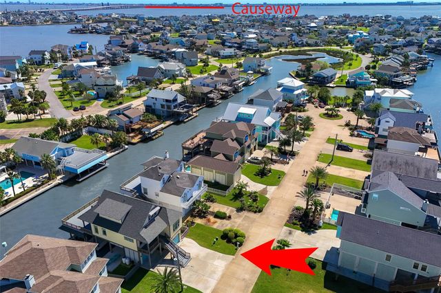 1534 Windsong Way, Tiki Island, TX 77554