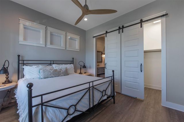 1534 Windsong Way, Tiki Island, TX 77554