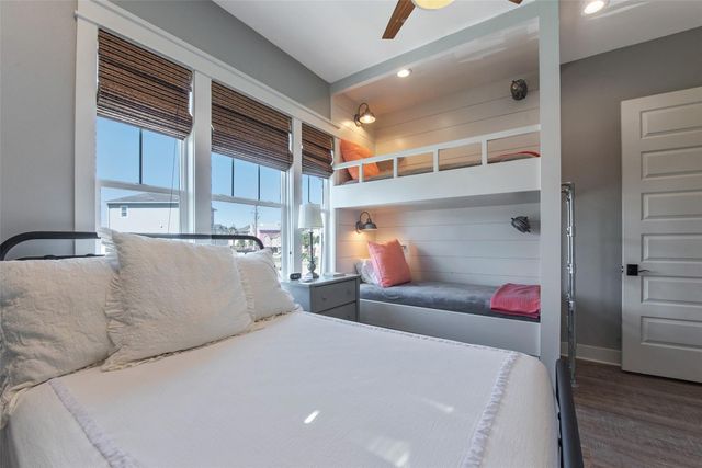 1534 Windsong Way, Tiki Island, TX 77554