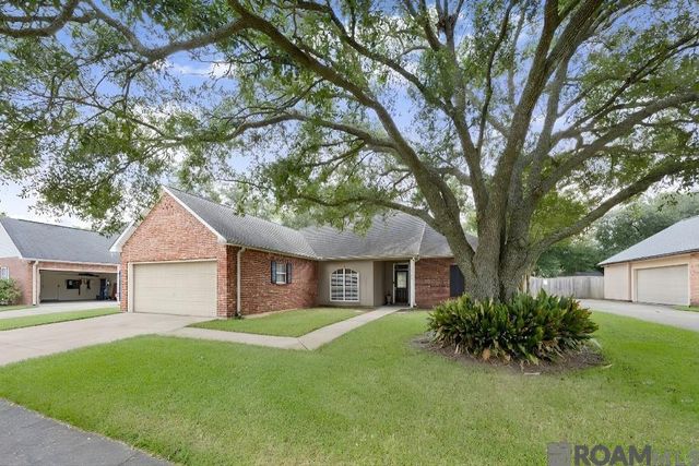 17204 Fountainbleau Dr, Prairieville, LA 70769