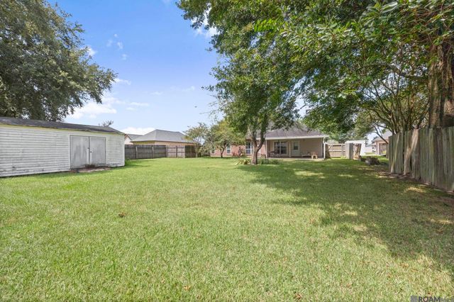 17204 Fountainbleau Dr, Prairieville, LA 70769