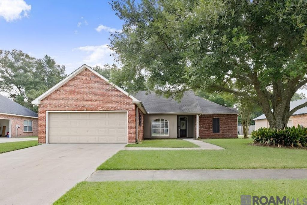 17204 Fountainbleau Dr, Prairieville, LA 70769