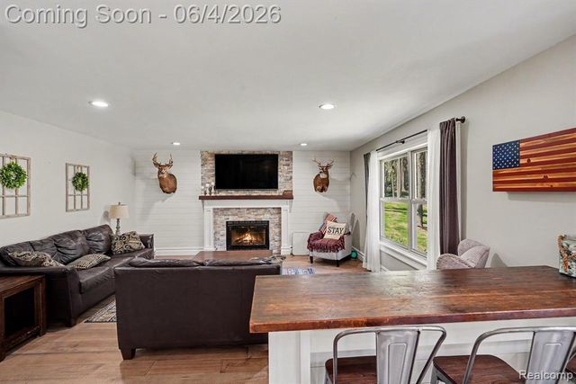 9875 Buckhorn Lake Road, Holly, MI 48442