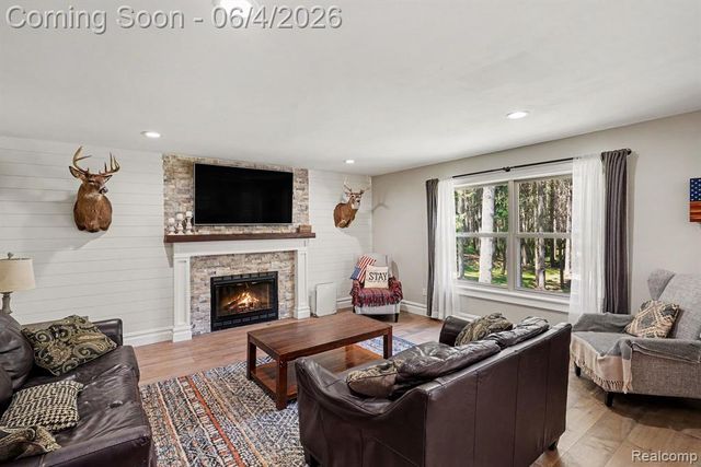 9875 Buckhorn Lake Road, Holly, MI 48442