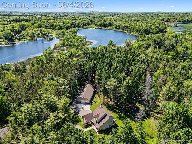 9875 Buckhorn Lake Road, Holly, MI 48442