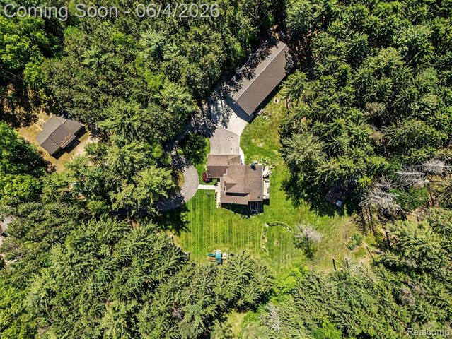 9875 Buckhorn Lake Road, Holly, MI 48442