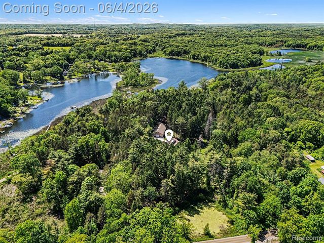 9875 Buckhorn Lake Road, Holly, MI 48442