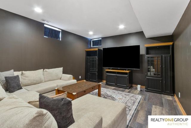 18705 Josephine Street, Omaha, NE 68136