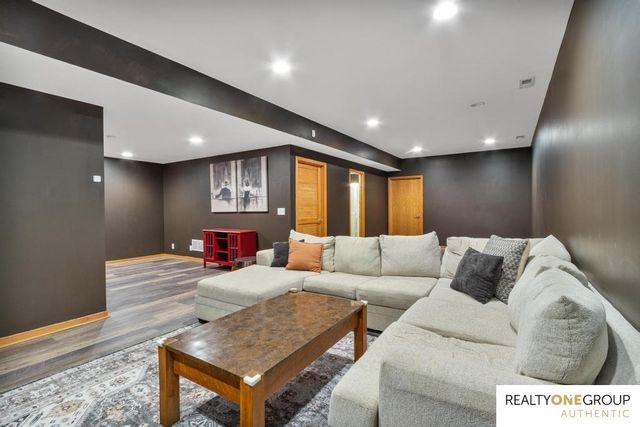 18705 Josephine Street, Omaha, NE 68136