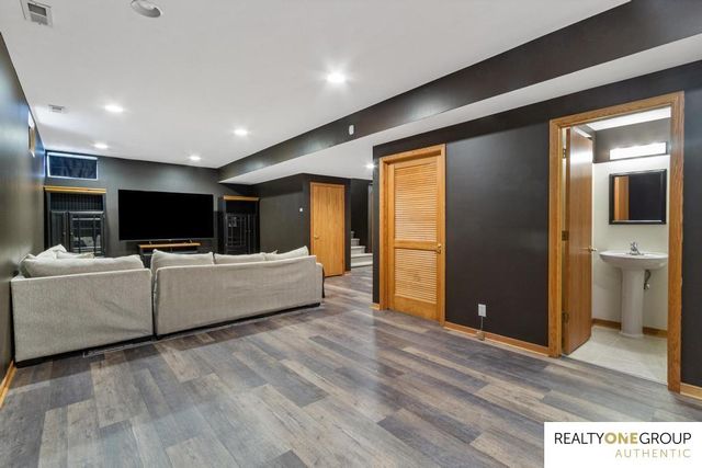 18705 Josephine Street, Omaha, NE 68136