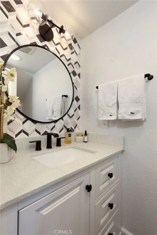 2479 Rue De Cannes B2, Costa Mesa, CA 92627