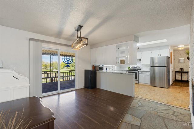 61 S Canyon St, Nampa, ID 83651