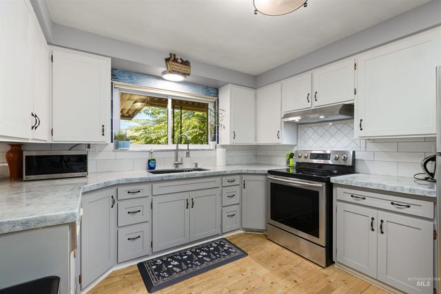 61 S Canyon St, Nampa, ID 83651