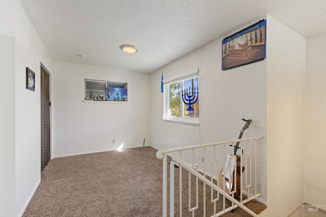 61 S Canyon St, Nampa, ID 83651