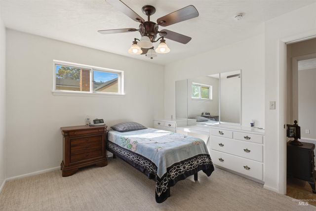 61 S Canyon St, Nampa, ID 83651
