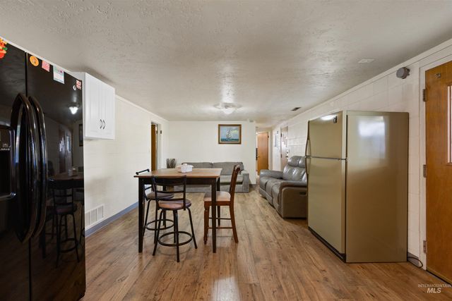 61 S Canyon St, Nampa, ID 83651