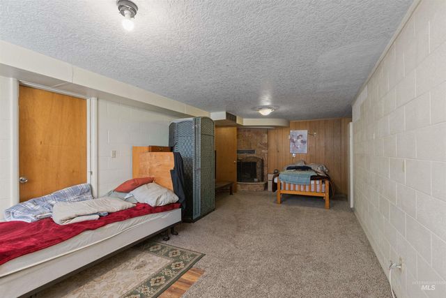 61 S Canyon St, Nampa, ID 83651