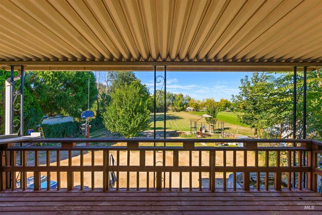 61 S Canyon St, Nampa, ID 83651