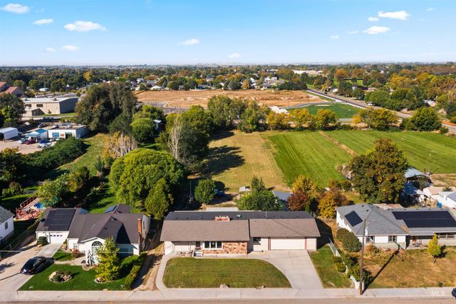 61 S Canyon St, Nampa, ID 83651