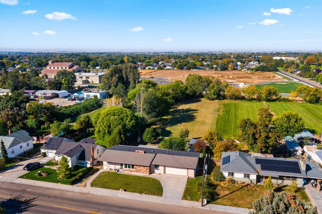 61 S Canyon St, Nampa, ID 83651