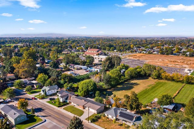 61 S Canyon St, Nampa, ID 83651