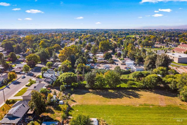 61 S Canyon St, Nampa, ID 83651